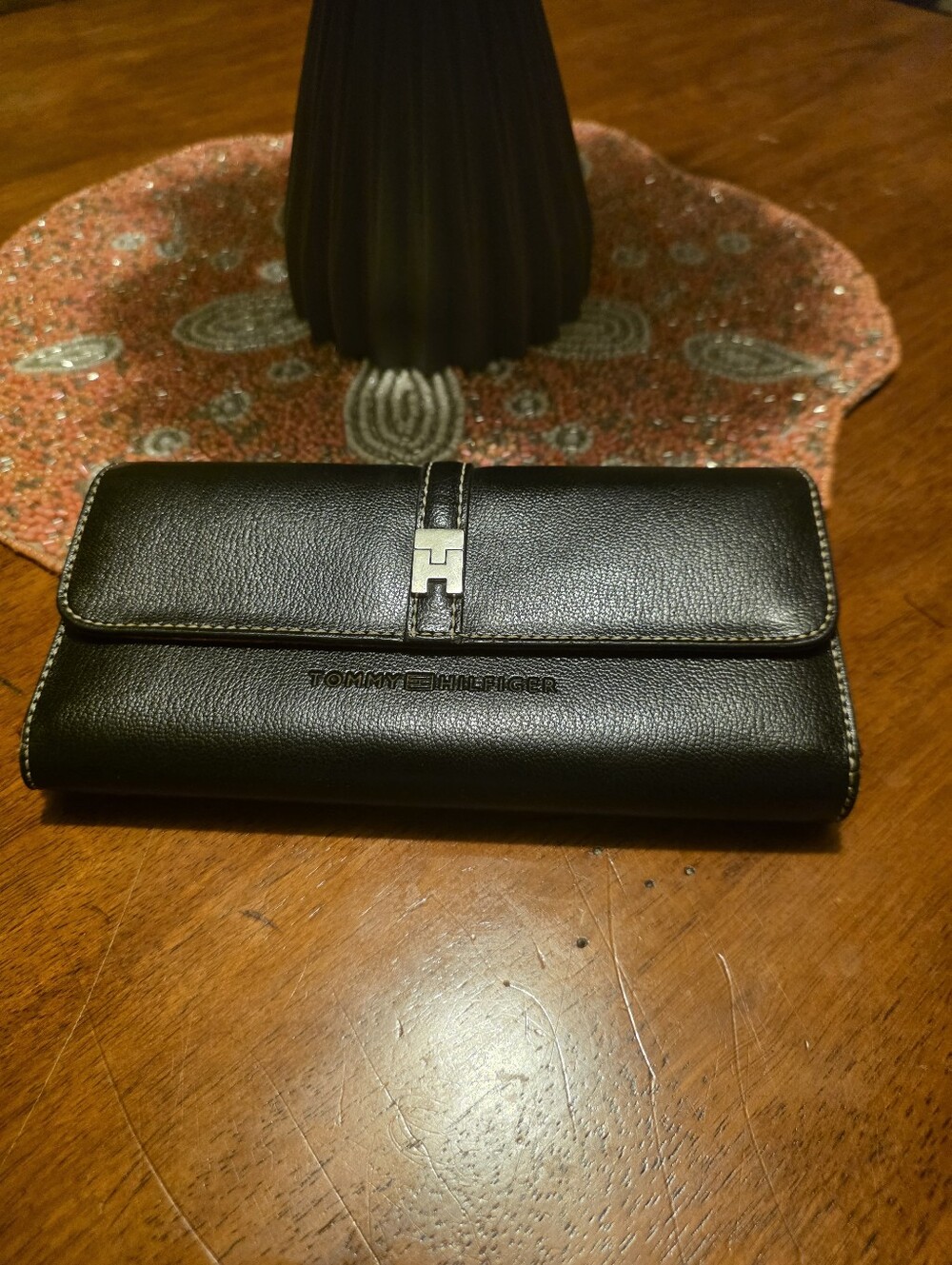 Tommy Hilfiger Black Leather Continental Wallet